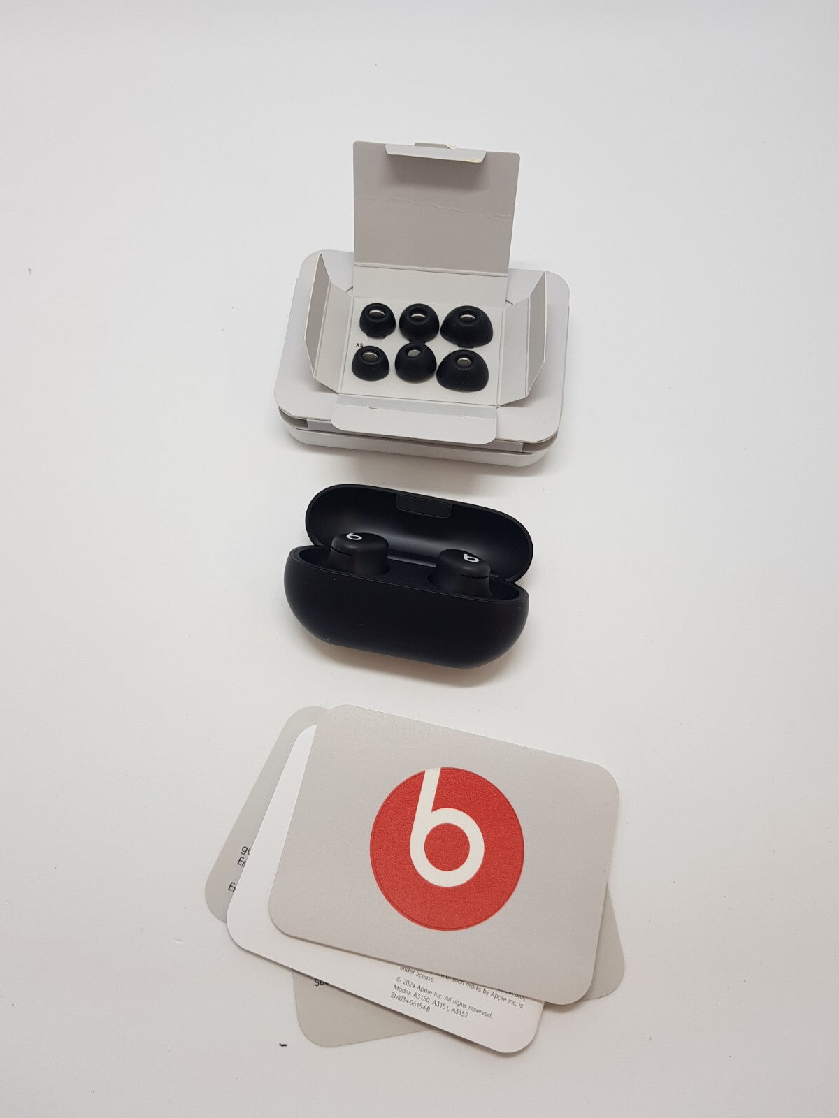 Apple Beats Solo Buds ,B-Ware, 2/5/8734; 1/18/9806,07) NEUWERTIG!/1