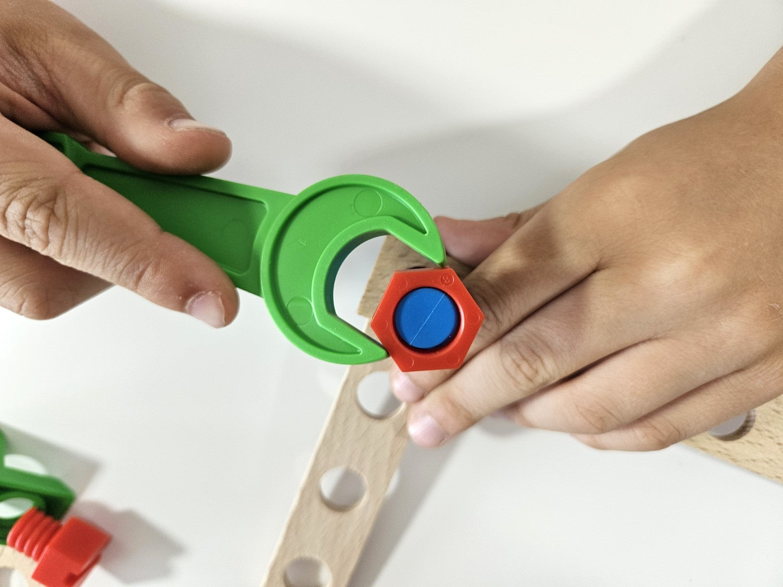 Konstruktionsspielzeug JUNIOR – Selbstbau-Set – 75 Teile – Holz ab 4 Jahre