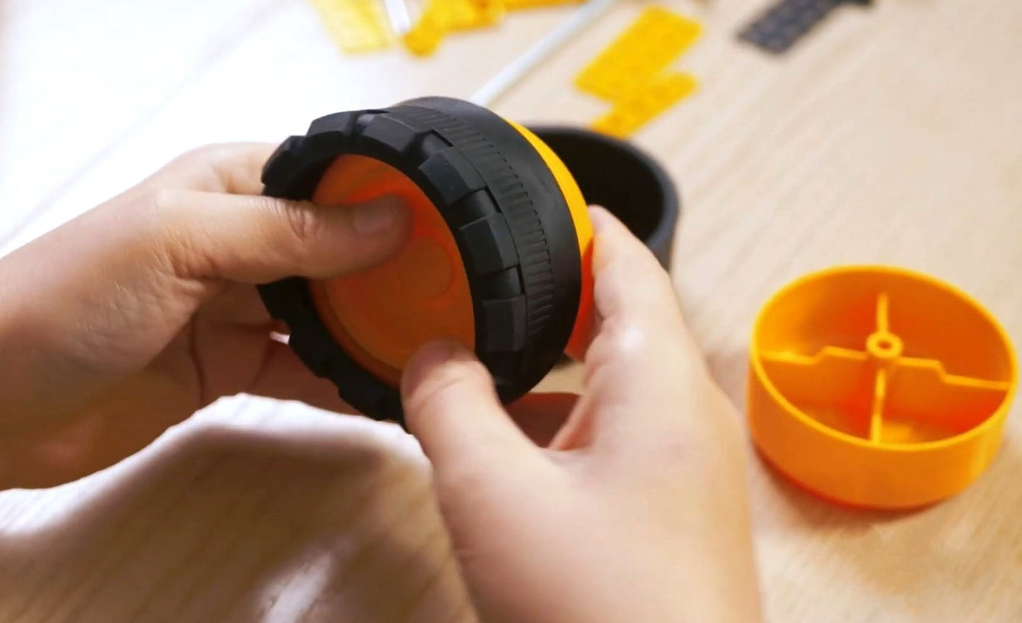 Konstruktionsspielzeug Metall Bausatz Geländewagen ab 8 Jahren – CONSTRUCTOR JAY