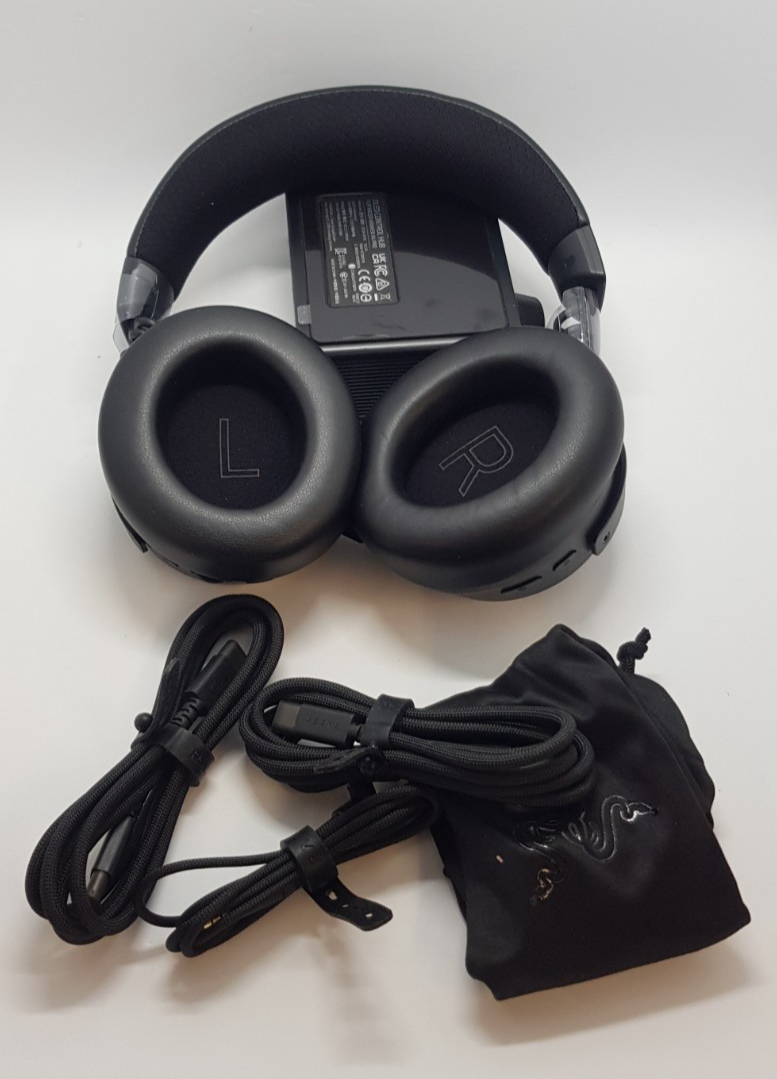 Razer Kraken V4 Pro - Kabelloses Gaming-Headset - OLED Control Hub - Sensa HD