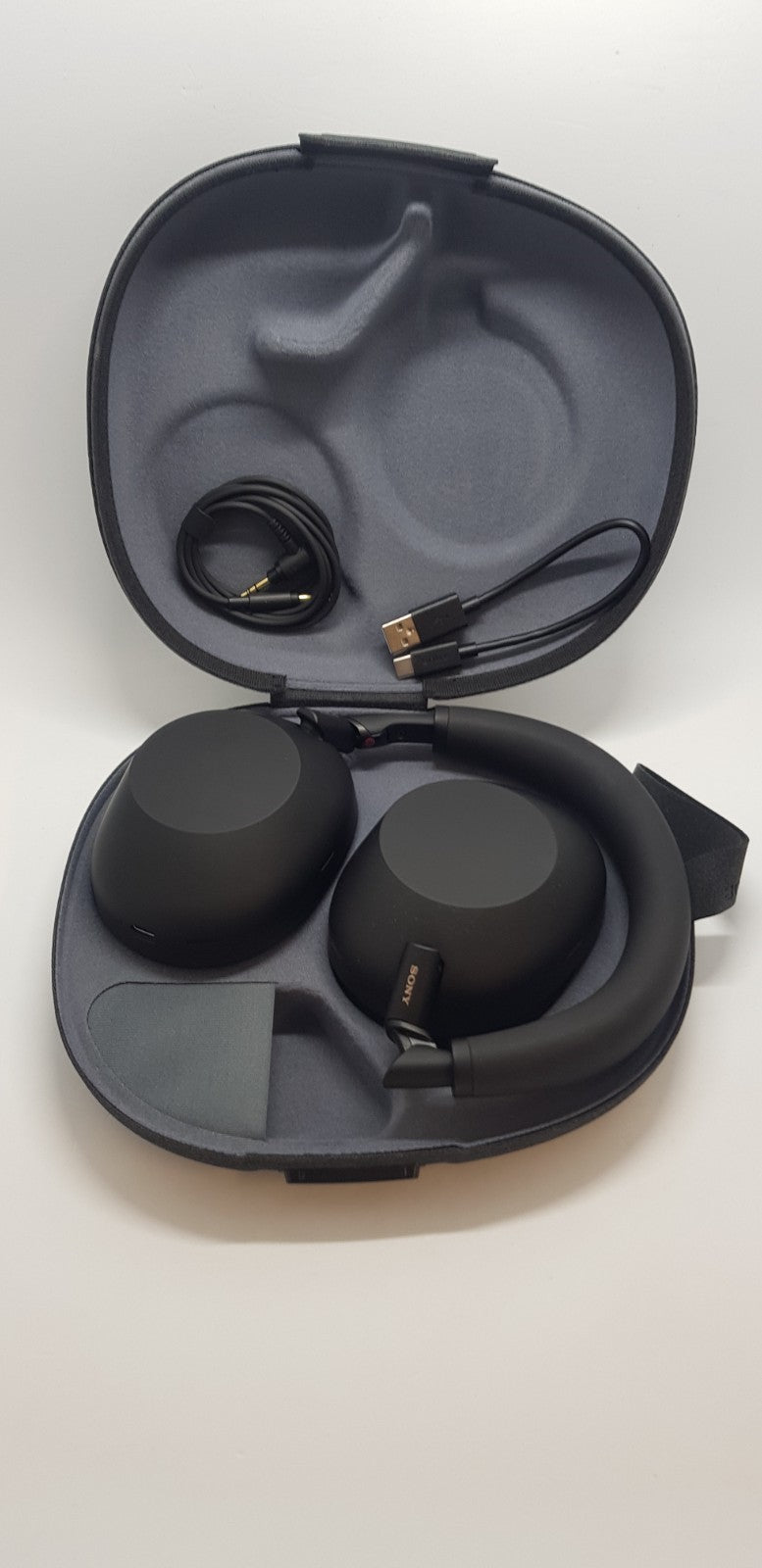 Sony WH-1000XM6, B-Ware! Neuwertig! 3/29/3601 ACHTUNG: ohne OVP!