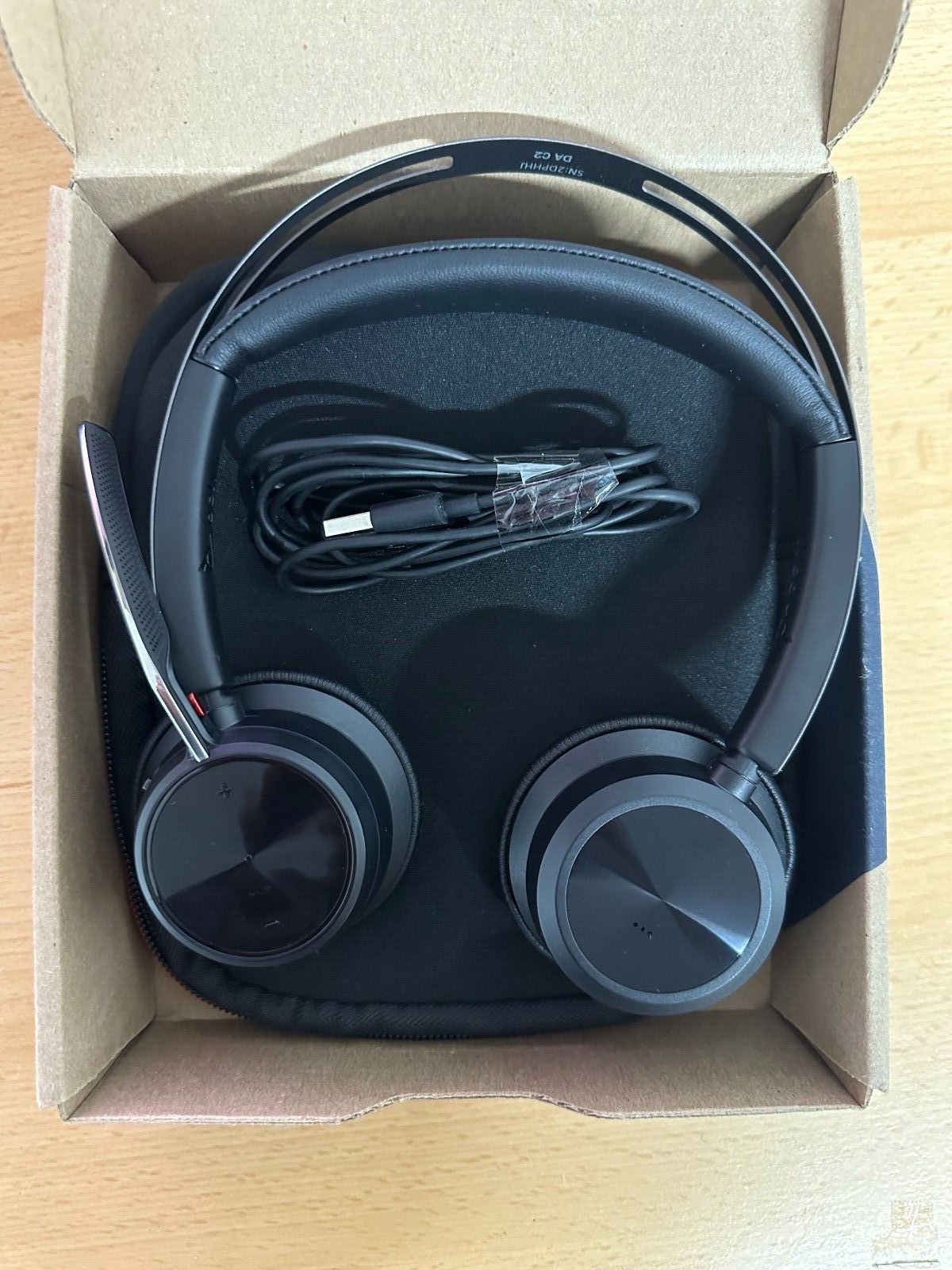 Poly Voyager Focus 2 Kabelloses Headset