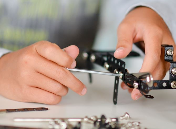 Konstruktionsspielzeug Metall Bausatz 7in1 Fahrzeuge ab 8 Jahren  PRO SCRATCH