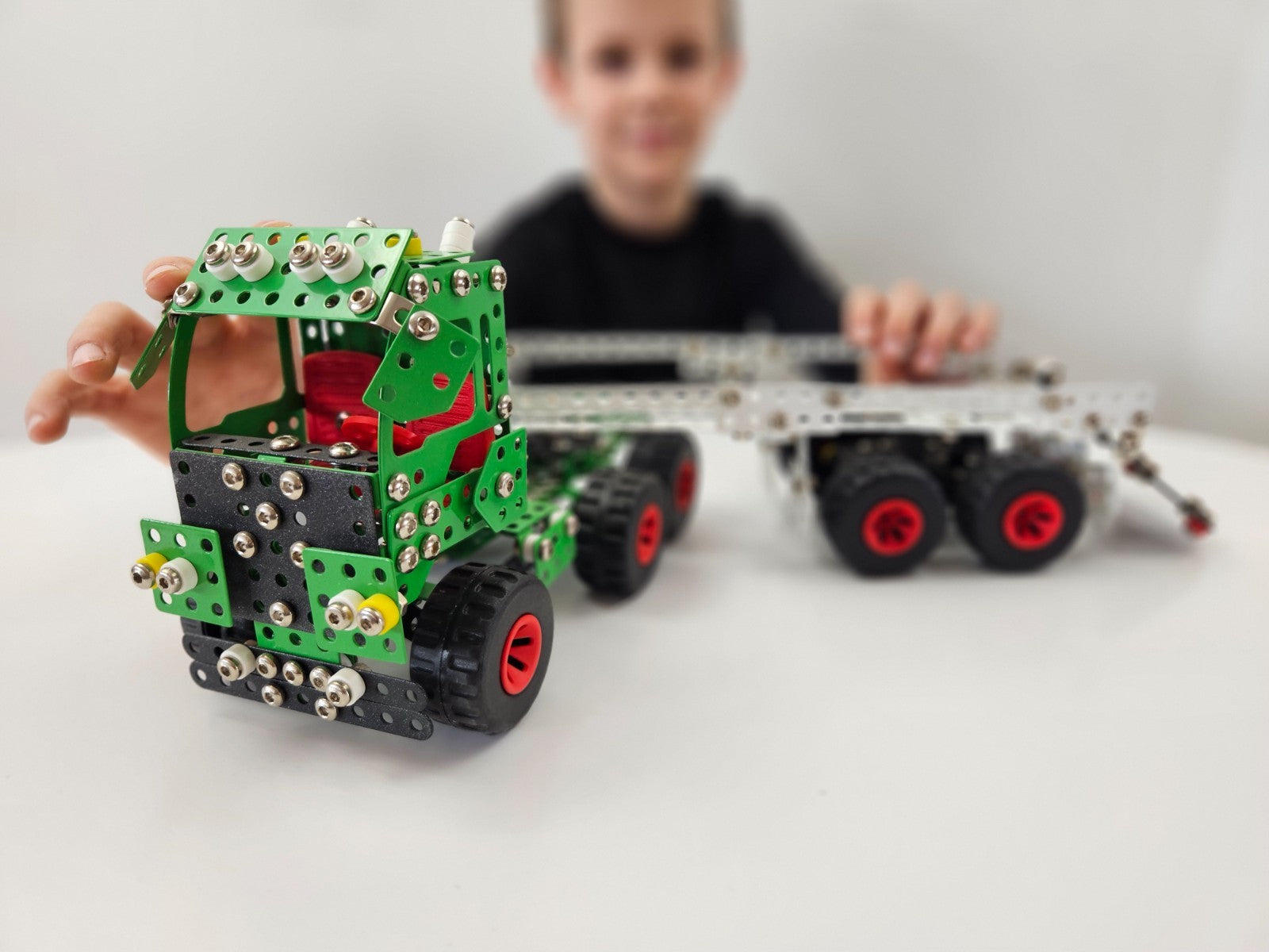 Konstruktionsspielzeug Metall Bausatz LKW mit Anhänger ab 8 Jahren CONSTRUCTOR
