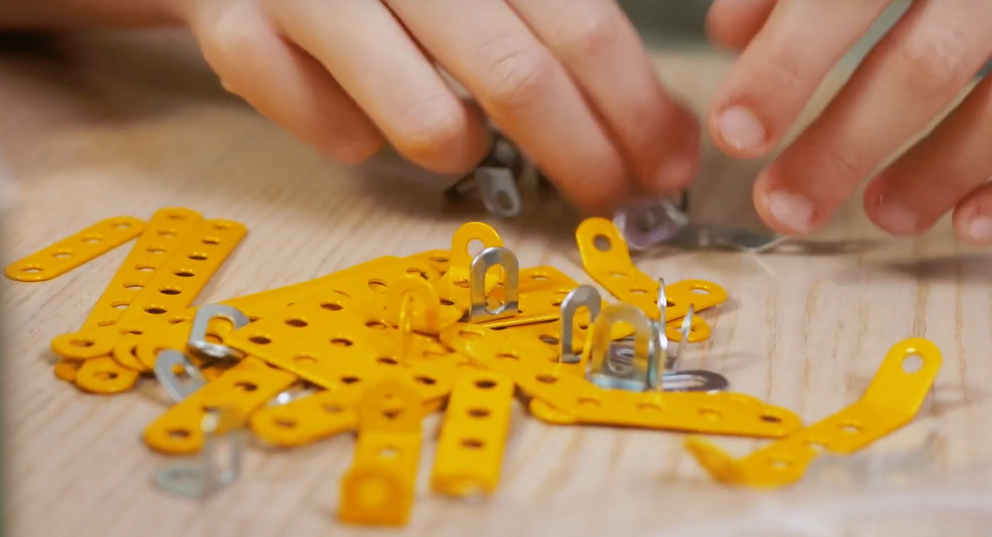 Konstruktionsspielzeug Metall Bausatz Geländewagen ab 8 Jahren – CONSTRUCTOR JAY