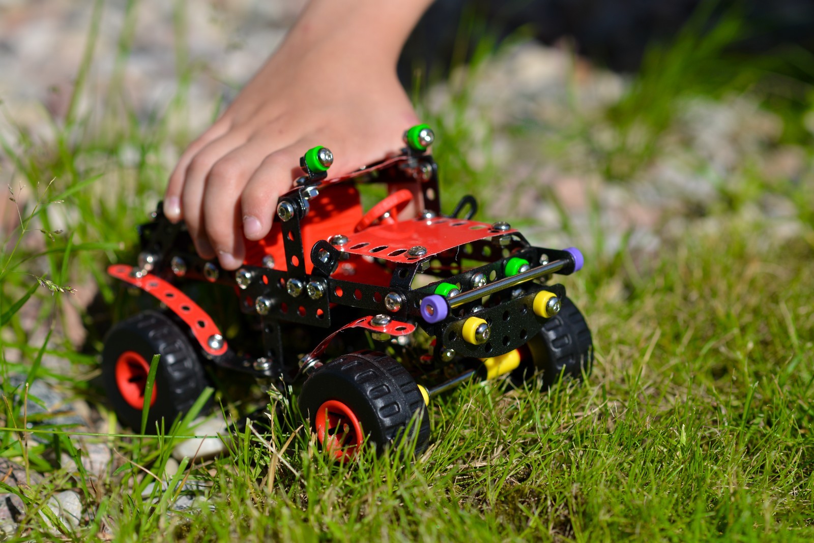 Konstruktionsspielzeug Metall Bausatz 354 Teile Geländewagen ab 8 Jahren RANGER