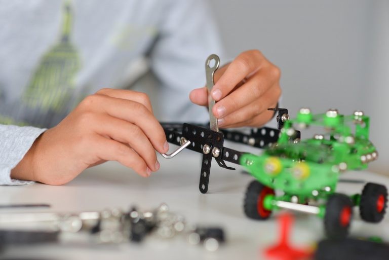 Kreativer Modellbausatz für Kinder ab 8 Jahren  CONSTRUCTOR GUARDIAN