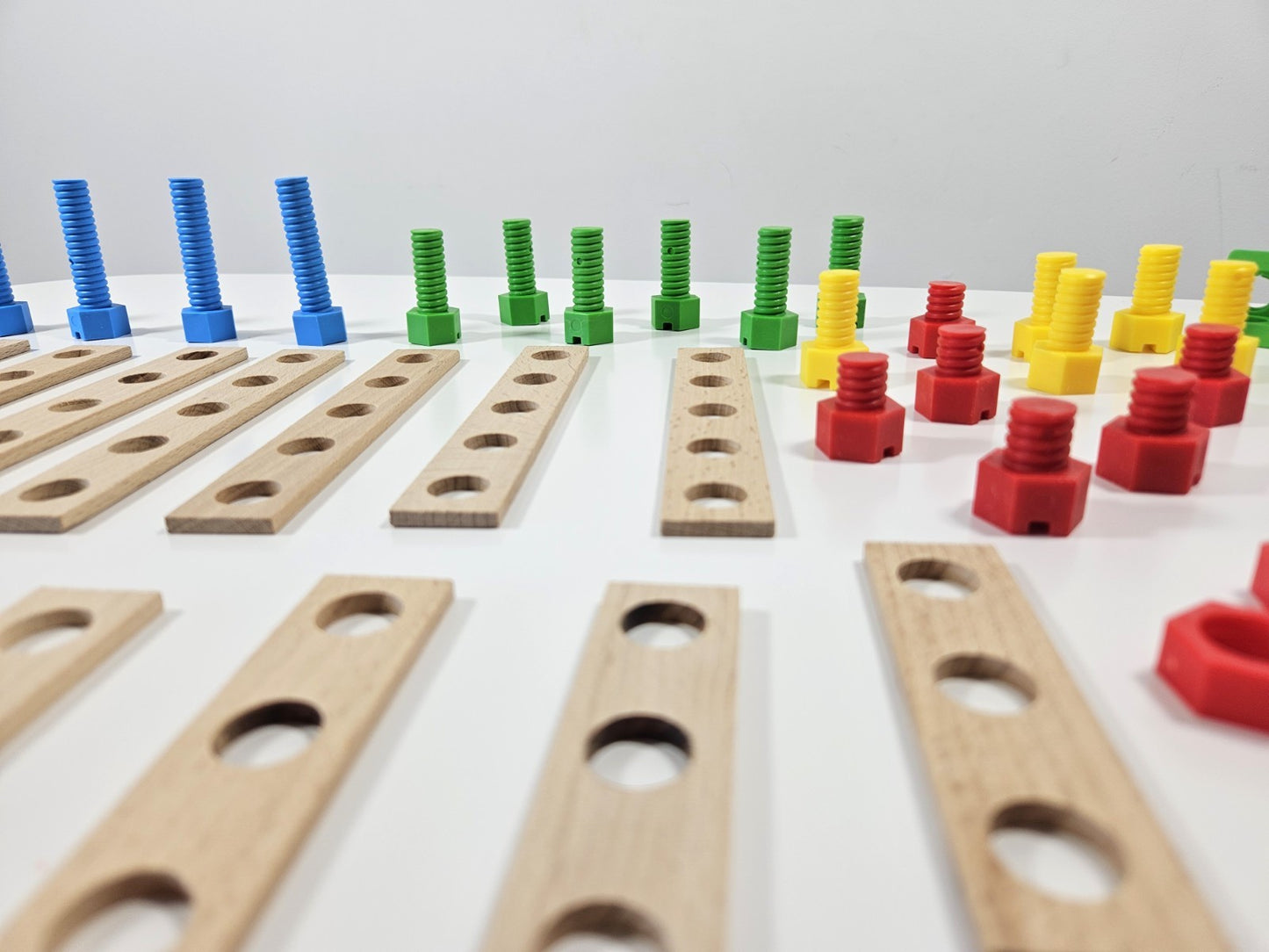 Konstruktionsspielzeug JUNIOR – RACE CAR – Holz- für Kinder ab 4 Jahren