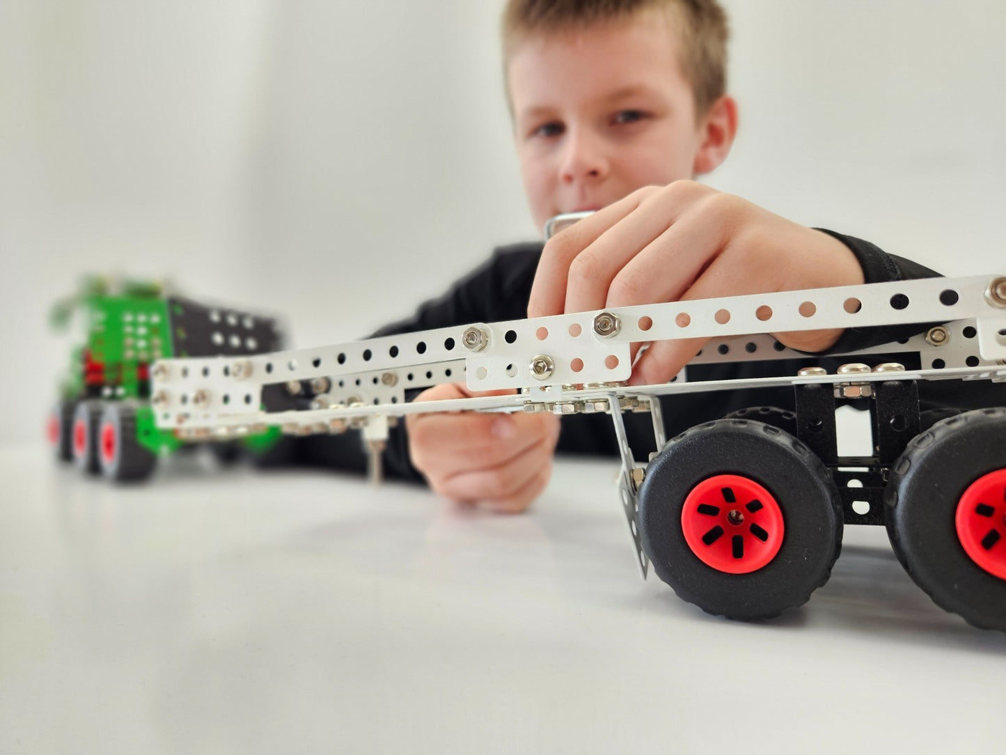 Konstruktionsspielzeug Metall Bausatz LKW mit Anhänger ab 8 Jahren CONSTRUCTOR