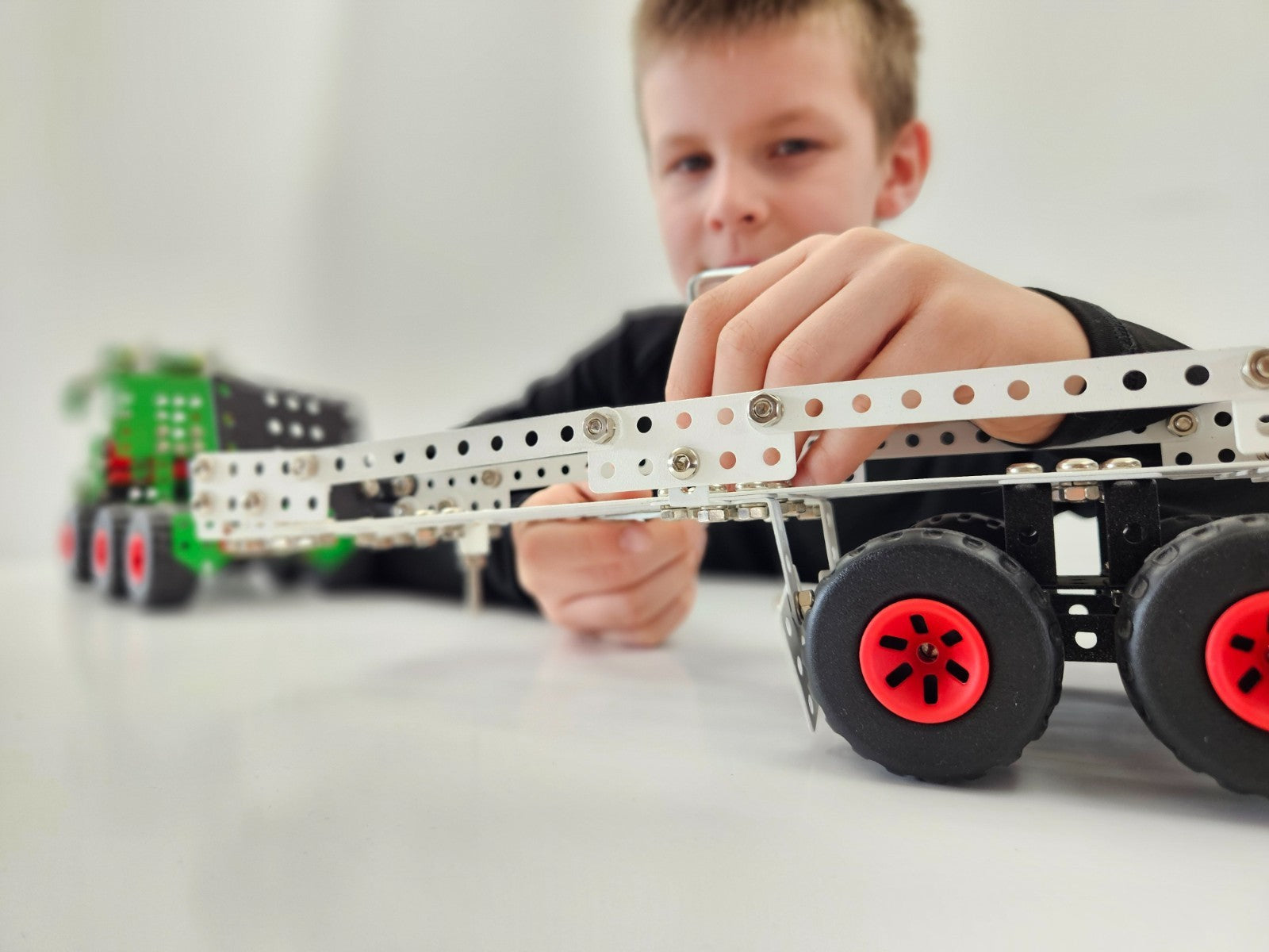 Konstruktionsspielzeug Metall Bausatz LKW mit Anhänger ab 8 Jahren CONSTRUCTOR