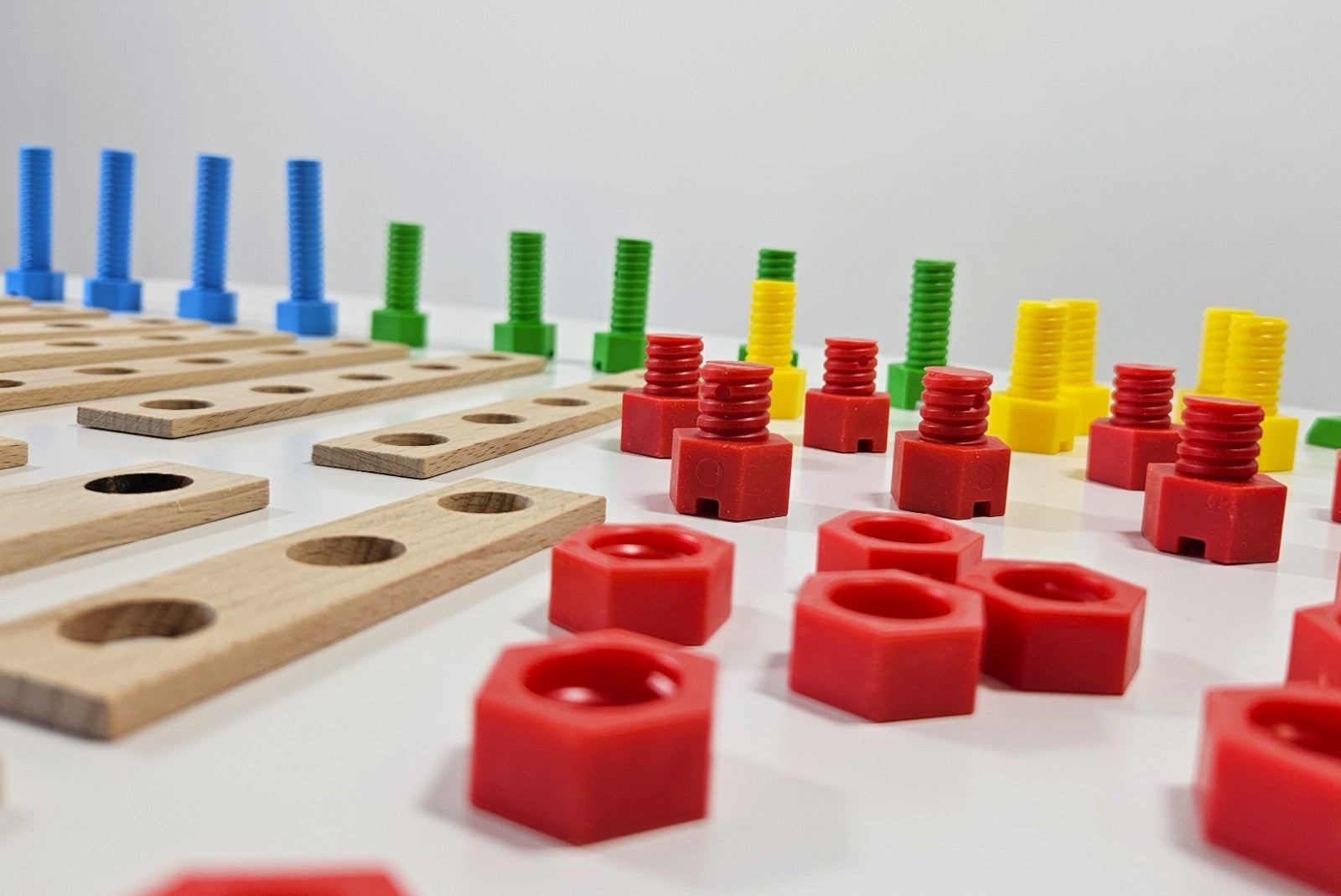 Konstruktionsspielzeug JUNIOR – RACE CAR – Holz- für Kinder ab 4 Jahren