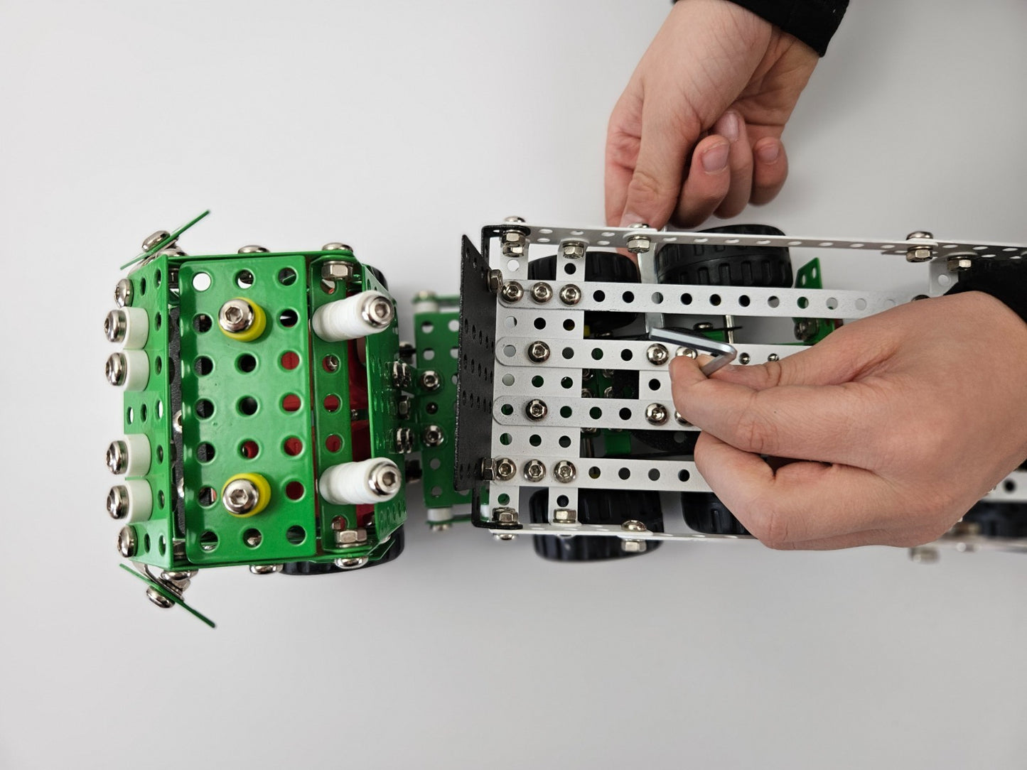 Konstruktionsspielzeug Metall Bausatz LKW mit Anhänger ab 8 Jahren CONSTRUCTOR