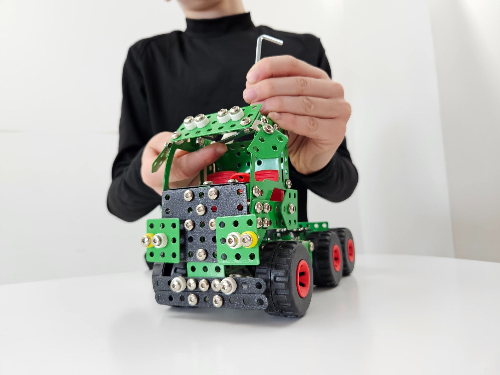 Konstruktionsspielzeug Metall Bausatz LKW mit Anhänger ab 8 Jahren CONSTRUCTOR