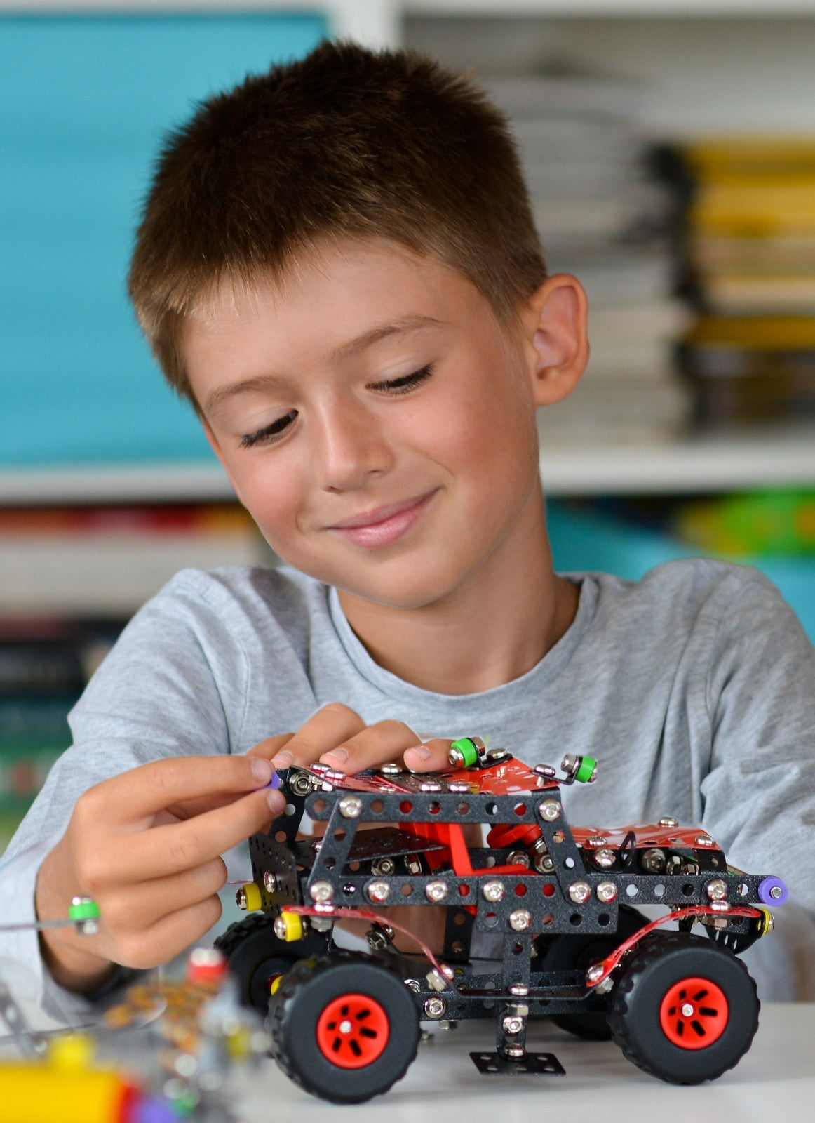 Konstruktionsspielzeug Metall Bausatz 354 Teile Geländewagen ab 8 Jahren RANGER