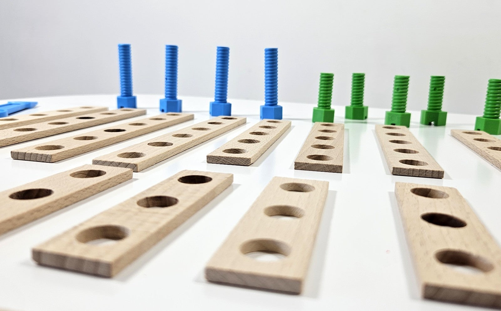 Konstruktionsspielzeug JUNIOR – RACE CAR – Holz- für Kinder ab 4 Jahren